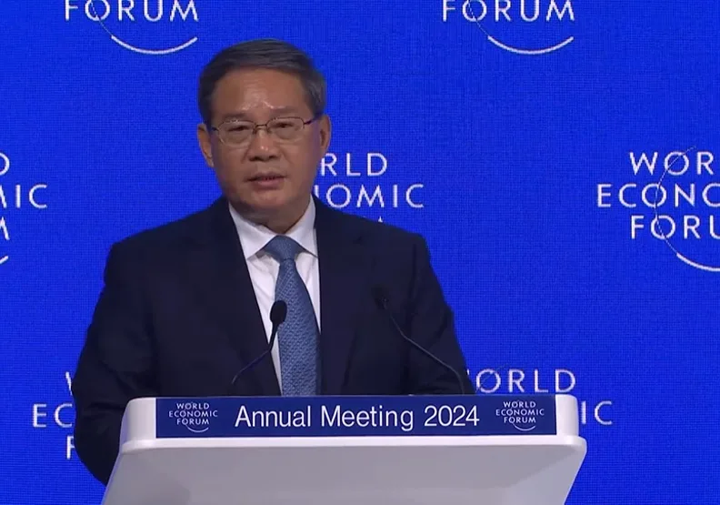 中國國務院總理李強於達沃斯論壇發表演說。取自YouTube@ World Economic Forum Video