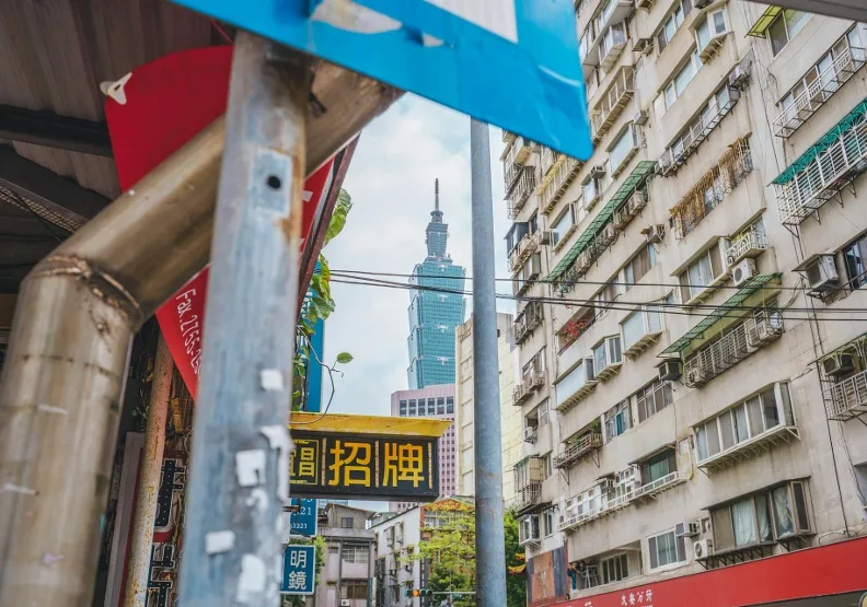 近年來政府積極推動都更危老，根據內政部最新資料，2023年北市拆除宅數約2千宅、面積約10萬為最多。取自Unsplash