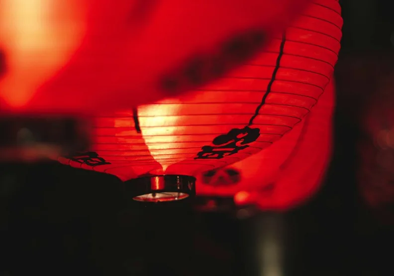 有些地方春節不打烊，有些地方即使只有一個人去也不奇怪。Unsplash by hreavv