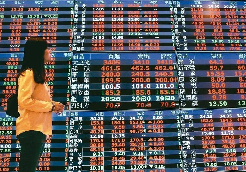 2月除息的ETF相繼公告配息資訊，投資等級債ETF人氣王-群益ESG投等債20+（00937B）也將進行掛牌以來第一次配息。（台股示意圖）取自經濟日報