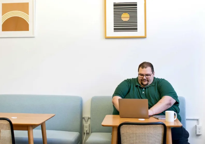許多研究都發現，過重或肥胖，會讓人在職場舉步維艱。Unsplash by AllGo - An App For Plus Size People