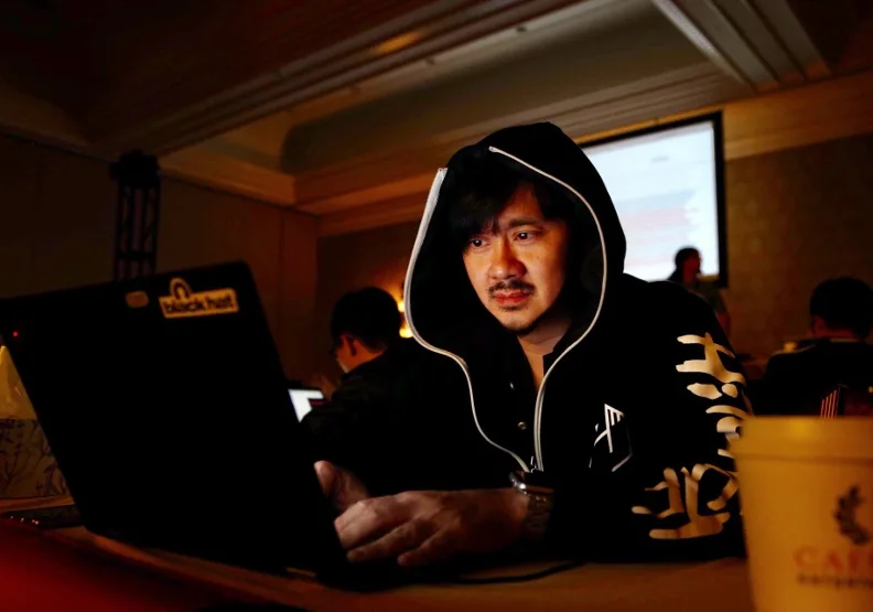 李倫銓說：「駭客（Hacker）的意思是，對某項事物非常專精的研究者。」從小立志與電腦為伍的他，致力翻轉外界對於「駭客」的刻板印象。 未來Family提供