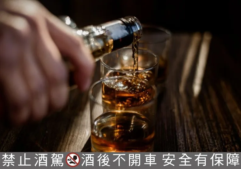 對於不是威士忌專家的人來說，威士忌的「年份」是一個簡單的品質標誌。freepik by freepic.diller