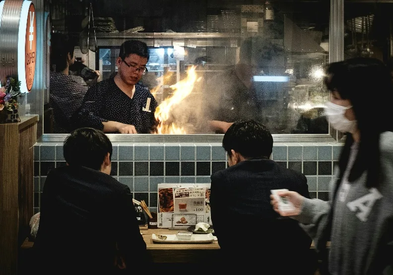 日媒報導，台積電進駐甚至帶動熊本當地夜生活。（僅為情境圖）Photo by Christian Chen on Unsplash
