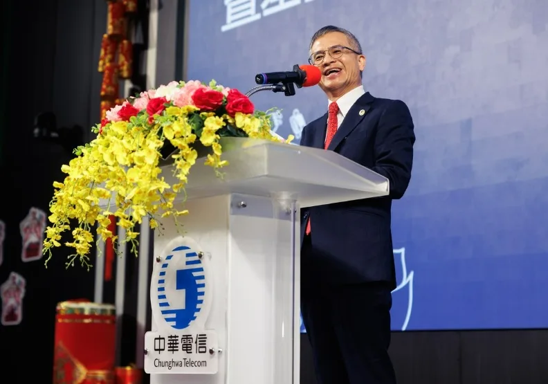 展望今年，中華電董事長郭水義指出，今年營運有信心再創佳績，營收、獲利將會「雙超標、雙成長」。（僅為情境圖）取自臉書@中華電信客服Q博士