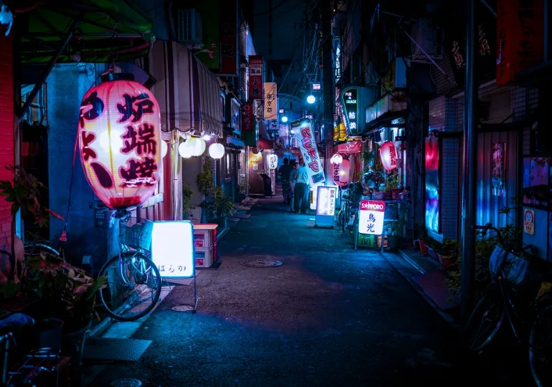日本24小時營業的店面愈來愈少，「夜晚經濟」這個詞恐怕會成為過去式。（僅為情境圖）Photo by Alex Knight on Unsplash
