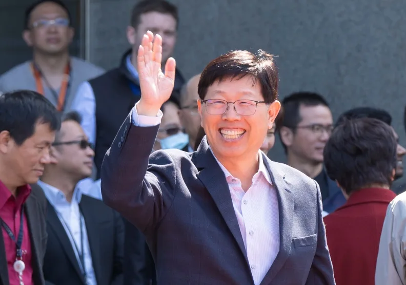 鴻海召開第四季法說會，董事長劉揚偉對外宣示全年營運將「顯著成長」。取自臉書@鴻海科技集團