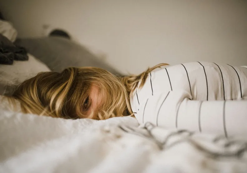 「美軍戰場睡眠法」可以讓人放鬆，更容易入眠。unsplash by Kinga Howard