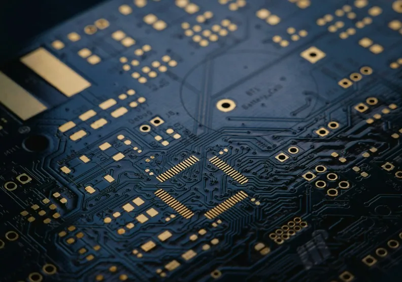 不只AI PC有望翻轉產業，產業應用端的「AI IPC」更是潛力無窮。（僅為情境圖）Photo by Vishnu Mohanan on Unsplash