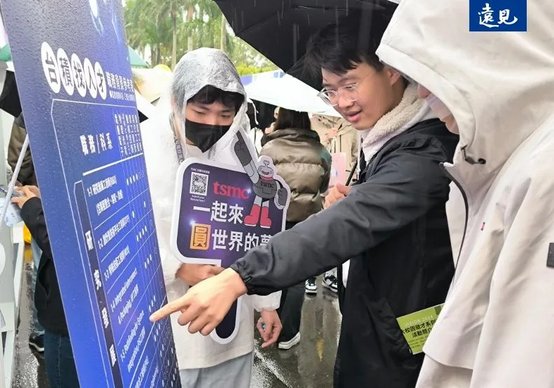 台大校園徵才博覽會一向是企業在校園徵才的指標活動。胡華勝攝