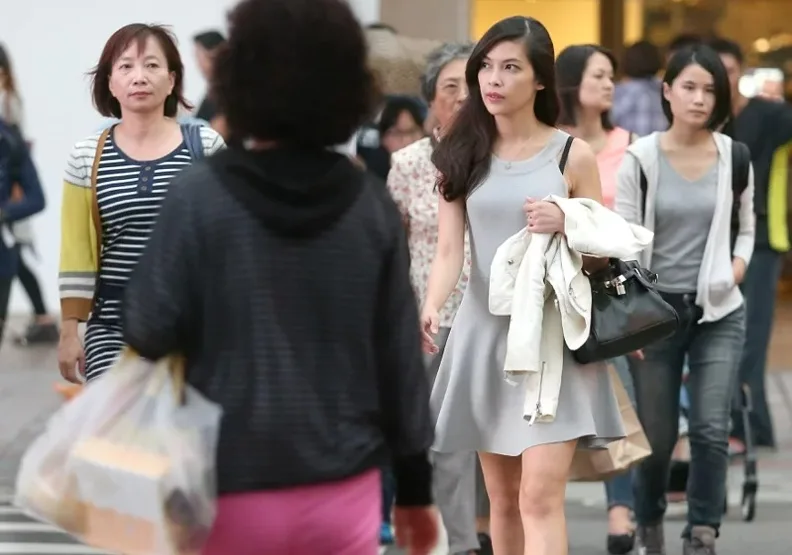 調查：九成女性勞工認為目前職場壓力大，首要原因是「工作表現沒有反映在加薪上」。取自聯合新聞網