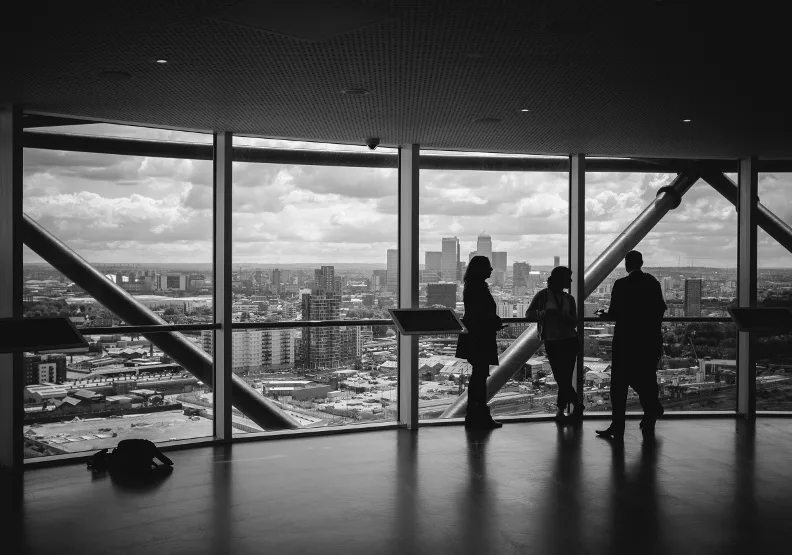 在職場上面講對錯，不能解決問題，還有可能會製造問題。Unsplash by Charles Forerunner