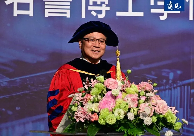 緯創董事長林憲銘獲國立陽明交通大學頒發名譽博士學位，致詞時不只回顧了校園生活，更親揭企業管理與個人待人接物的成功心法。關立衡攝