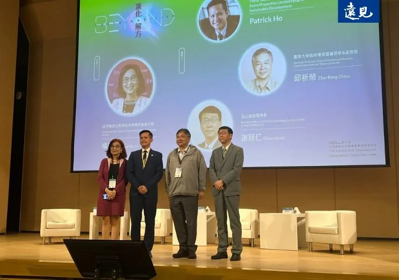 《遠見》社長楊瑪利主持最後一場論壇，和香港太古地產永續長Patrick Ho、台灣大學森林環境暨資源學系副教授邱祈榮、玉山金控風險長謝冠仁（由左至右）參與永續智庫CSRone舉辦的論壇。郭逸攝