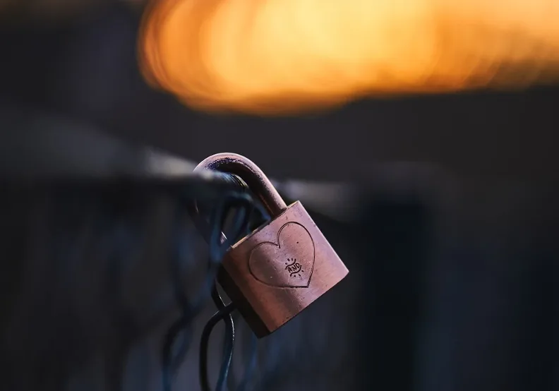《家庭傷痕》／僅為情境圖，取自unsplash