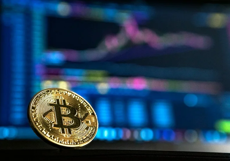 比特幣和其他加密貨幣的崛起，已經挑戰了傳統貨幣和金融體系的根基。Unsplash by André François McKenzie 