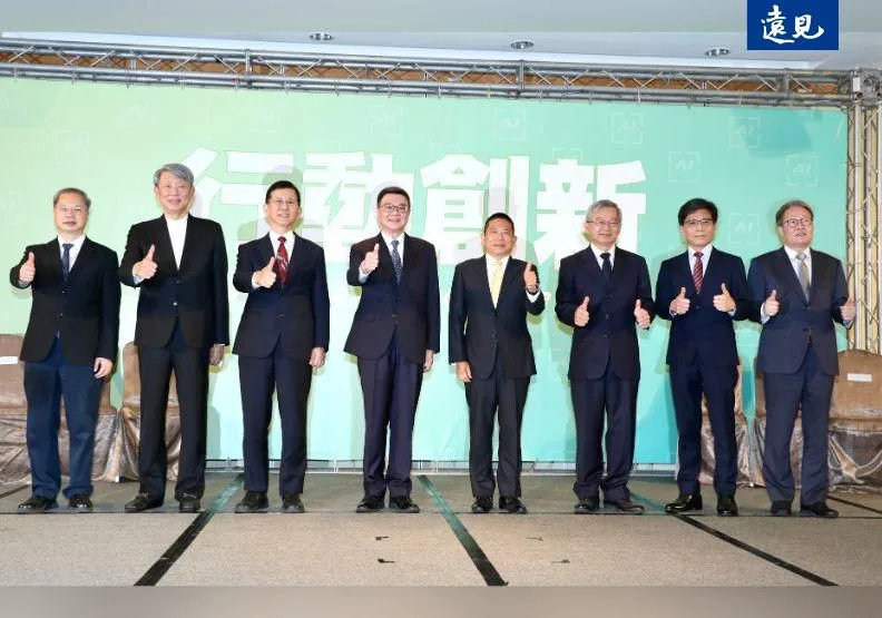 新政府16日上午公布第3波內閣成員名單，接任名單為經濟部長郭智輝（左2起）、數位發展部長黃彥男、國家發展委員會主委劉鏡清（右4）、國家科學及技術委員會主委吳誠文（右3）、金融監督管理委員會主委彭金隆（右2）、公共工程委員會主委陳金德（右1）。張智傑攝