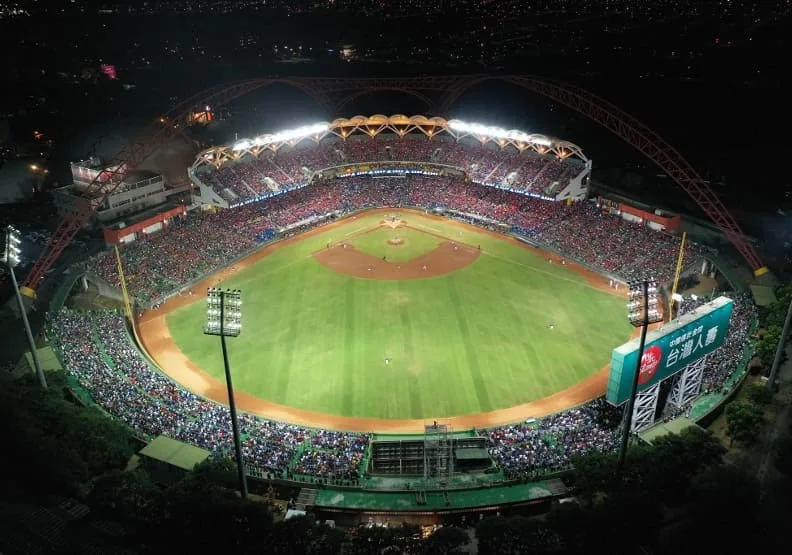 2024第三屆世界12強棒球賽，確定在今年11月10日至24日登場。圖為2019年洲際棒球場比賽現場。取自臉書@中華民國棒球協會粉絲團