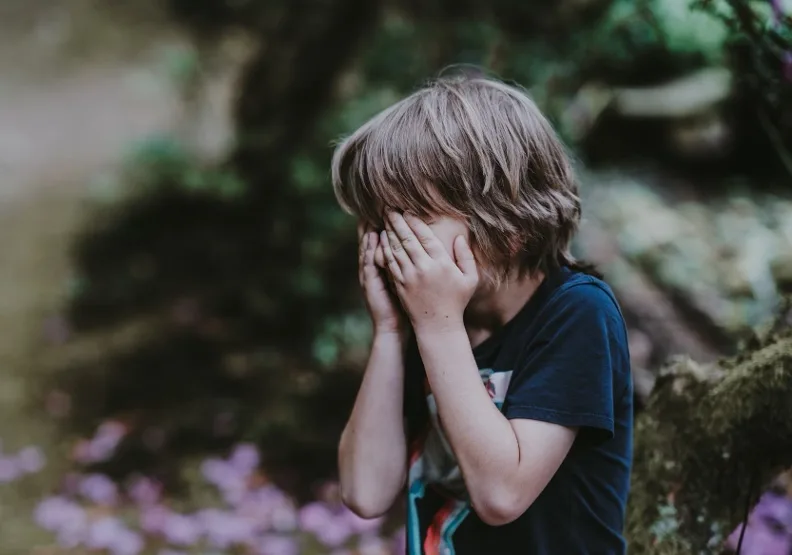 《你說的話，對孩子是心靈雞湯，還是心靈毒藥？》／僅為情境圖，取自unsplash