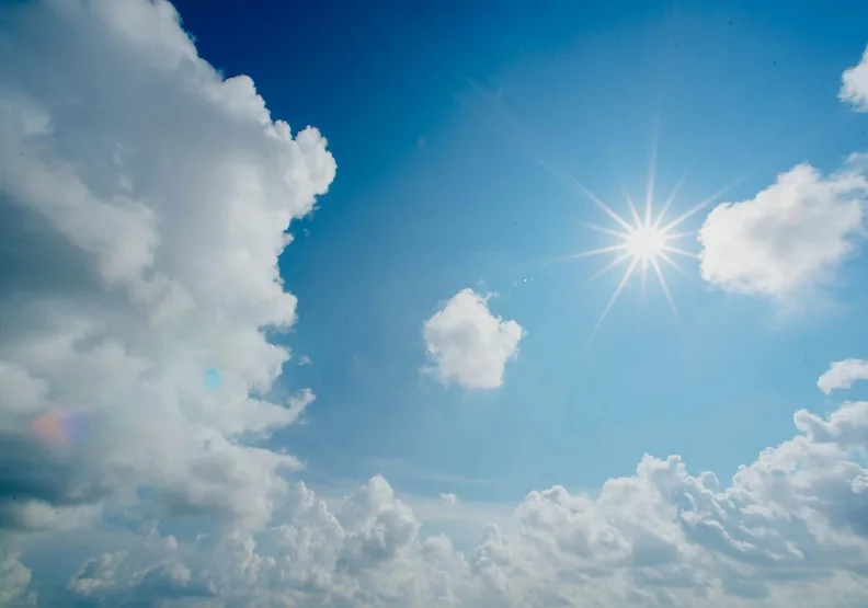 今年4月在亞洲部份地區測出高達46℃高溫，而且有數百人因高溫而不幸死亡。僅為情境示意，Unsplash by CHUTTERSNAP 