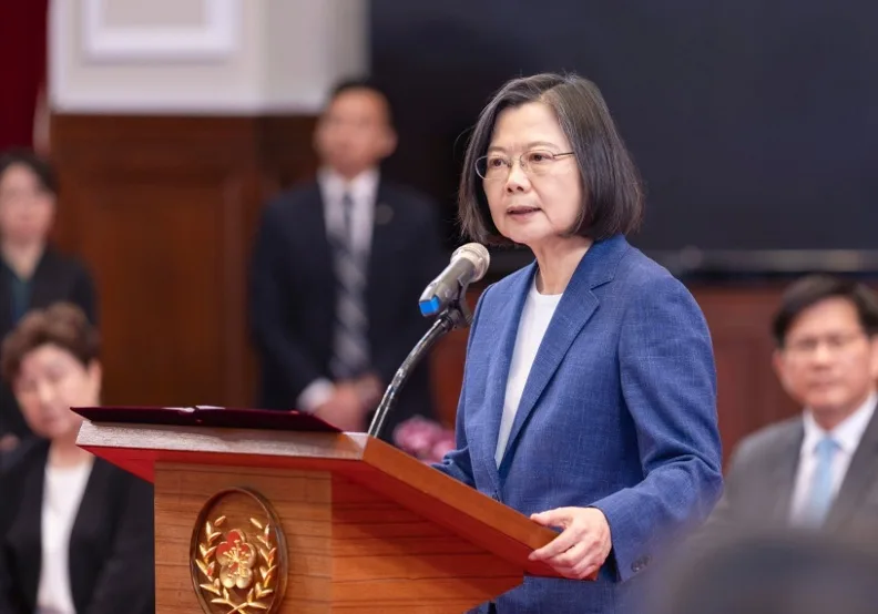 《臺灣路上：蔡英文的非典型力量》／（Photo Credit：FB@蔡英文 Tsai Ing-wen）
