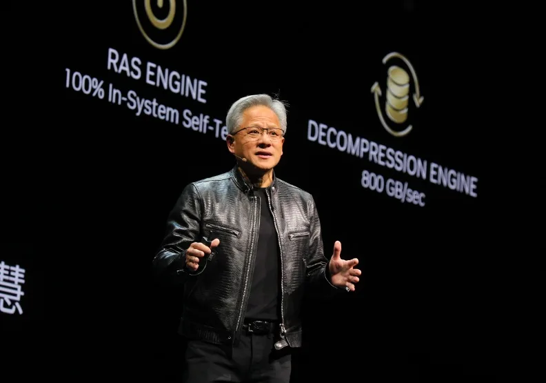 黃仁勳旋風來襲，公司市值也突破3兆美元，超越蘋果成全球第2大企業。蘇義傑攝