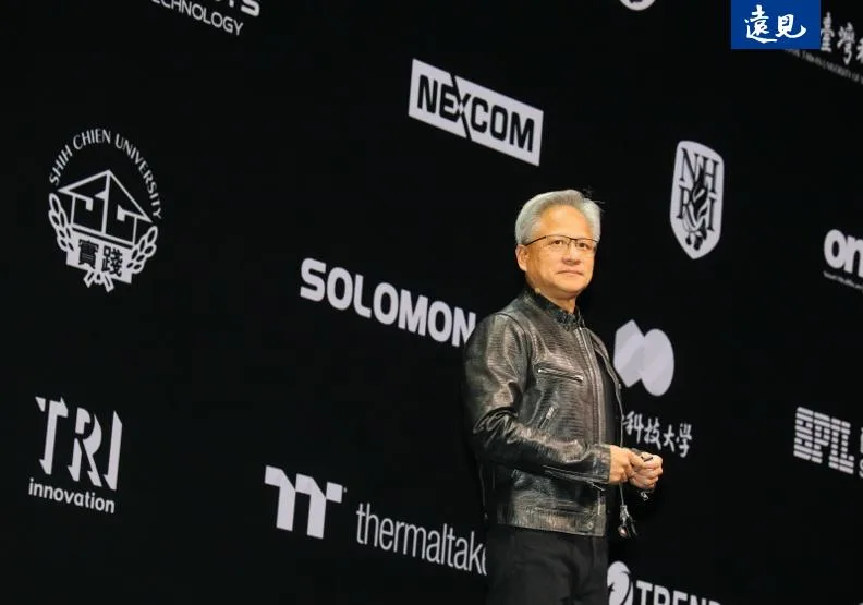 輝達（NVIDIA）創辦人兼執行長黃仁勳昨（2日）在台大發表演說，演講背板秀出台灣地圖，和台灣供應鏈合作夥伴logo。蘇義傑攝