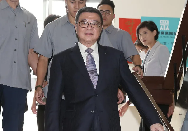 新任經濟部長郭智輝稱核電廠可延役，行政院長卓榮泰（圖）持不同看法，改口延役屬國發會管。行政院提供