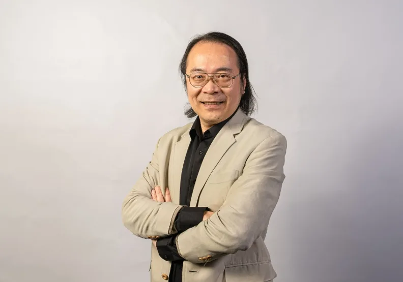 前Google台灣區董事總經理簡立峰，觀察了6月COMPUTEX掀起的黃仁勳AI話題，他認為「AI PC是假議題」。領導影響力學院提供