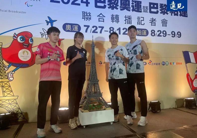 桌球好手林昀儒（左1）、舉重好手黃筱雯（左2）與羽球黃金男雙王齊麟（右1）、李洋（右2）一同現身，誓言在奧運會取得好成績。陳思豪攝