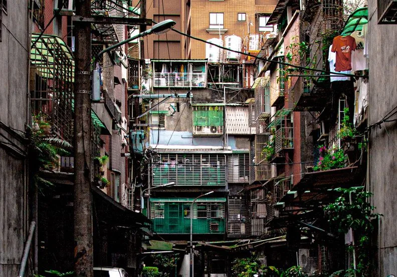 房屋供給愈來愈大時，房價自然會開始下修。／僅為情境圖，取自unsplash