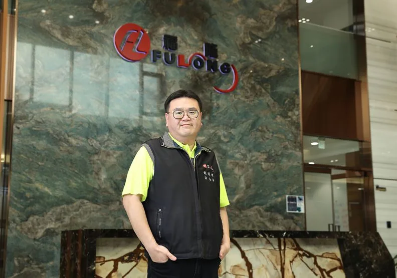 堅持企業經營理念的許志寧總經理，以高於同業標準，持續精進設備及產品技術優勢，帶領福隆硬鉻工業於全球產業佔有一席之地。