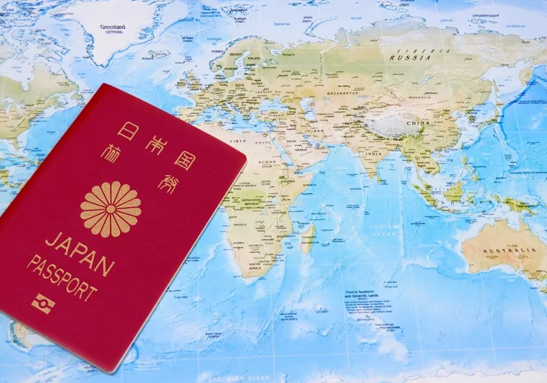 日圓近年狂跌不止，對日本經濟造成衝擊，讓很多日本人無力負擔國外旅遊。photoAC by FreeBackPhoto