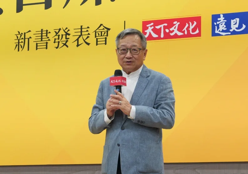 台灣產業創生平台董事長黃日燦，12日發表新書《黃日燦傳：從圓環邊窮小孩走向併購大師的壯闊人生》。天下文化提供