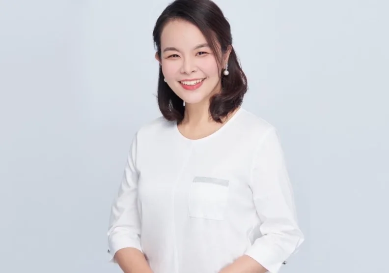 賴珩佳遠嫁印尼成為當地最大鋼鐵集團的少奶奶，卻仍勇闖陌生的飯店業。圖片提供／天下文化