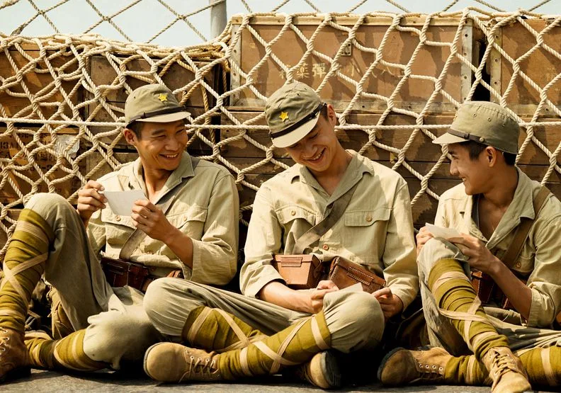 在《聽海湧》當中，黃冠智、吳翰林和朱宥丞扮演三位被派駐到婆羅洲的台籍戰俘監視員。公視