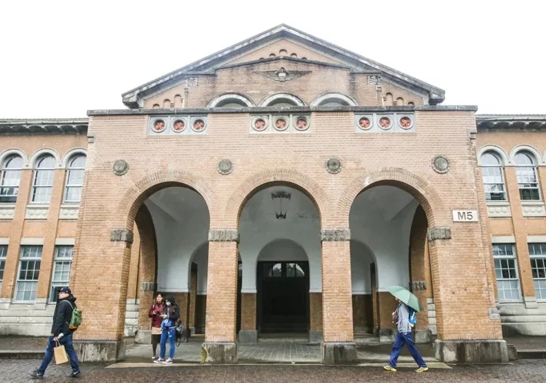 因應時代研究趨勢，台大文學院表示，未來將以一年為單位，持續開設兩門專屬於文學院學生的基礎AI課程。取自聯合新聞網