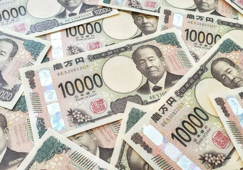 日本銀行出乎各界預料突然宣布升息，不僅重創日股，在全球金融市場更掀起翻天覆地的巨浪。PhotoAC by Harrie
