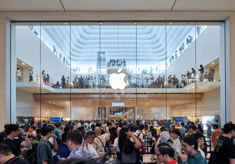 蘋果今天表示，會計年度第3季iPhone銷售優於預期，且預測還會成長。（圖為Apple馬來西亞吉隆坡首店）取自Apple