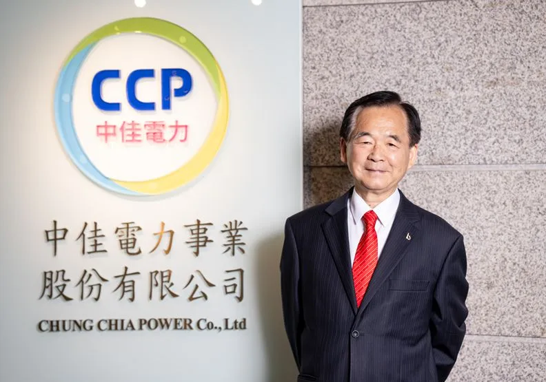 年逾80歲的中佳電力董事長王應傑看中能源趨勢，跨域電力產業並持續尋找具有相同理念的策略夥伴，共同為下一代保留更好的環境。