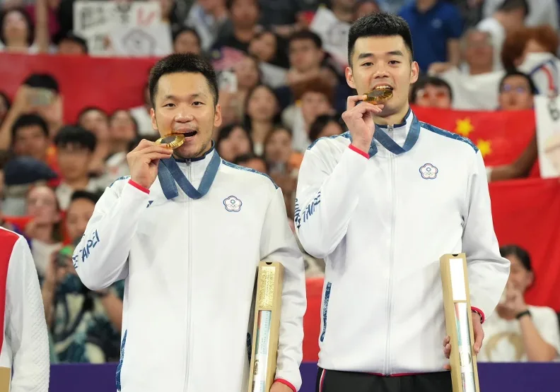 「麟洋配」王齊麟、李洋在2024巴黎奧運奪得羽球男子雙打金牌。體育署提供