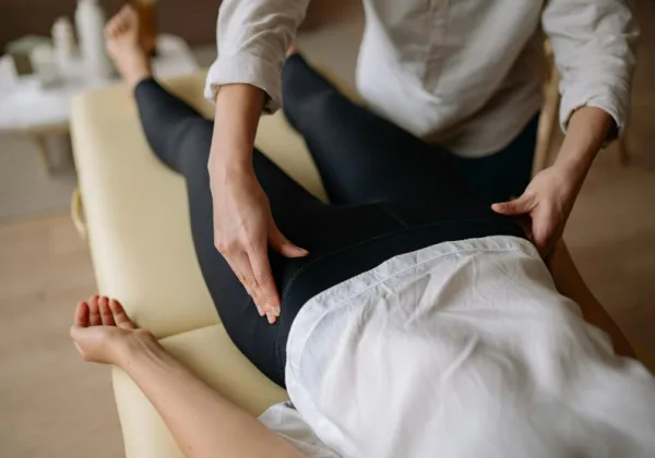 小腹突出消不掉？日專家揭「骨盆前傾」害內臟下垂！３招筋膜放鬆消肚腩
