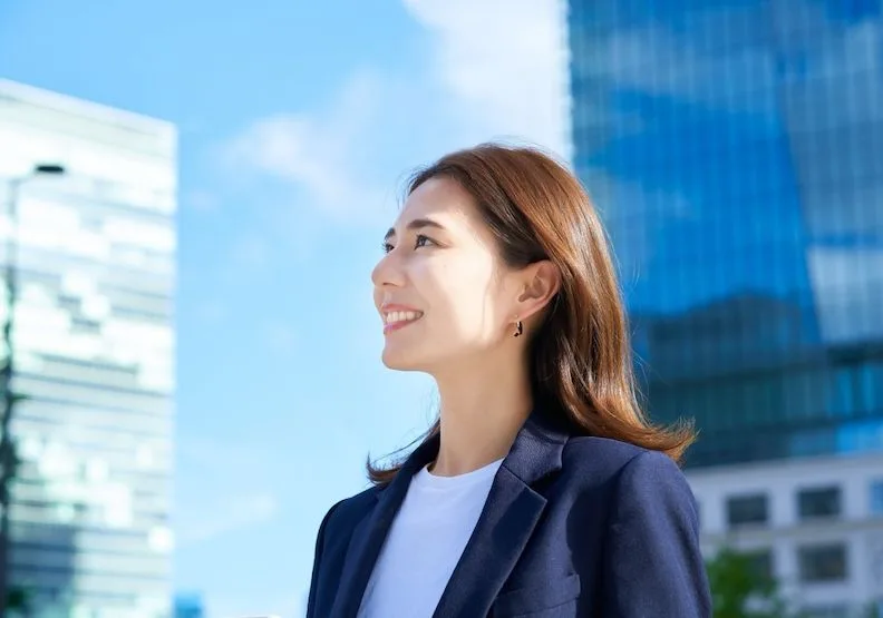 轉職為人生重要抉擇，求職者除了需要擁有跨出第一步的勇氣以外，輔以政府支持的多元培訓課程和資源，精進自我技能，轉職之路將更加順暢。（照片來源：Shutterstock）