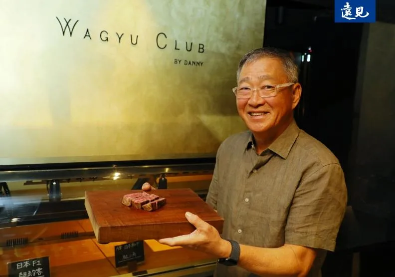 鄧有癸有「牛排教父」的稱號。蘇義傑攝