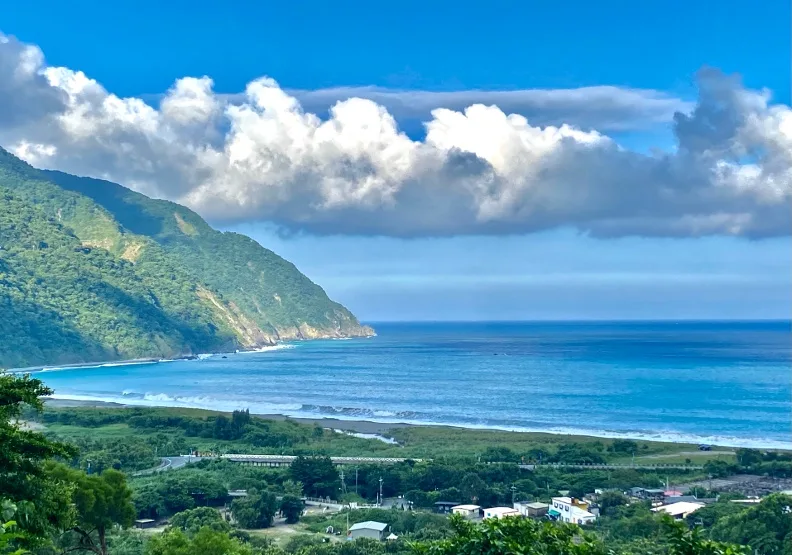 「海」不只是可「用」，它仍有更廣的向度在人類心靈淨化、自我療癒，以及對海洋海岸生物棲地、海岸景觀保育復育的「無用之用」。郭瓊瑩提供