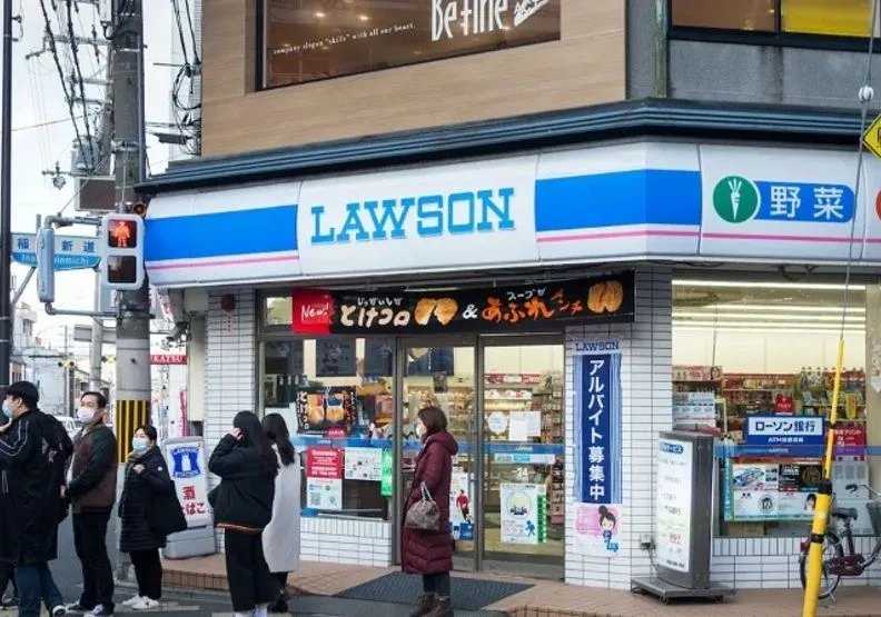 日本服務業近期吹起了一股新浪潮：顧客不再是神、更不總是對的。僅為情境示意，Ally Lee via Shutterstock