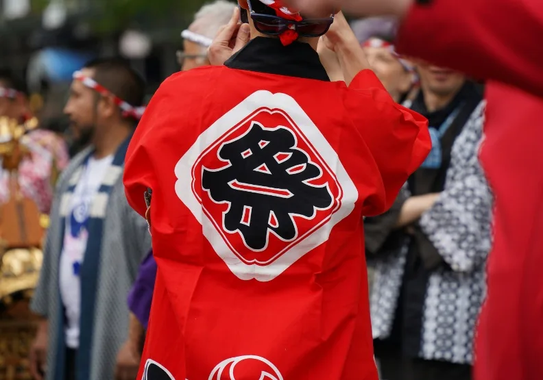 京都市推薦旅客在秋天可以體驗日式祭典，作為旅遊新選擇。僅為情境示意，Unsplash by Tong Su