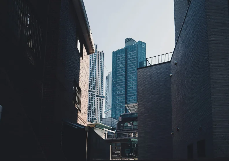 韓國在去年7月推出「50年房貸方案」，結果卻衍生出更多亂象。Unsplash by Clark Gu 