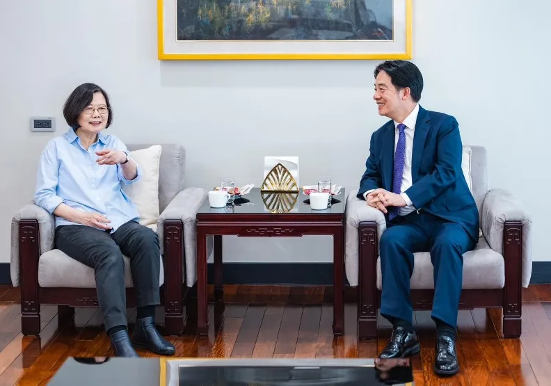 卸任總統蔡英文（左）將於12日出訪歐洲。取自臉書@蔡英文 Tsai Ing-wen