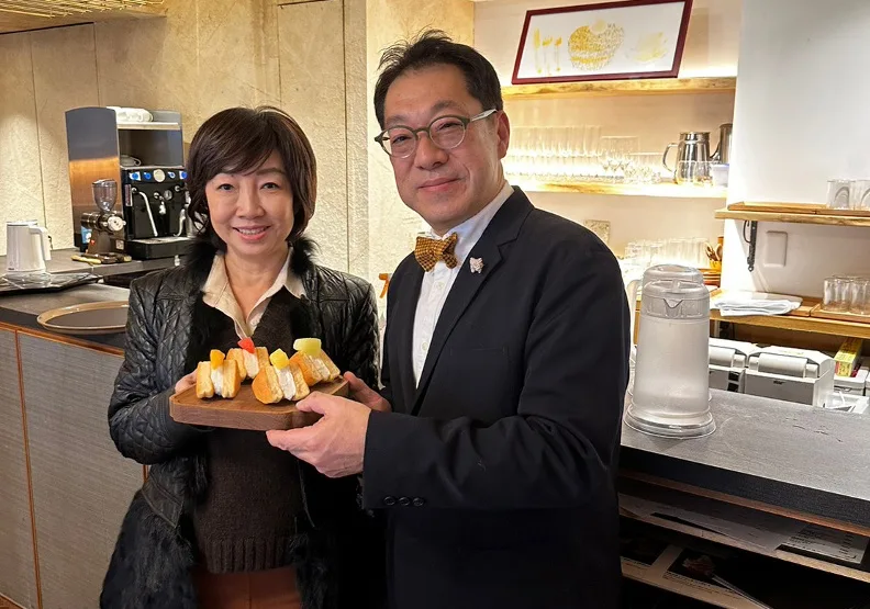 椿 Tsubaki Salon創辦人長谷川演特別從北海道飛來東京與作者一行人見面。丁菱娟提供